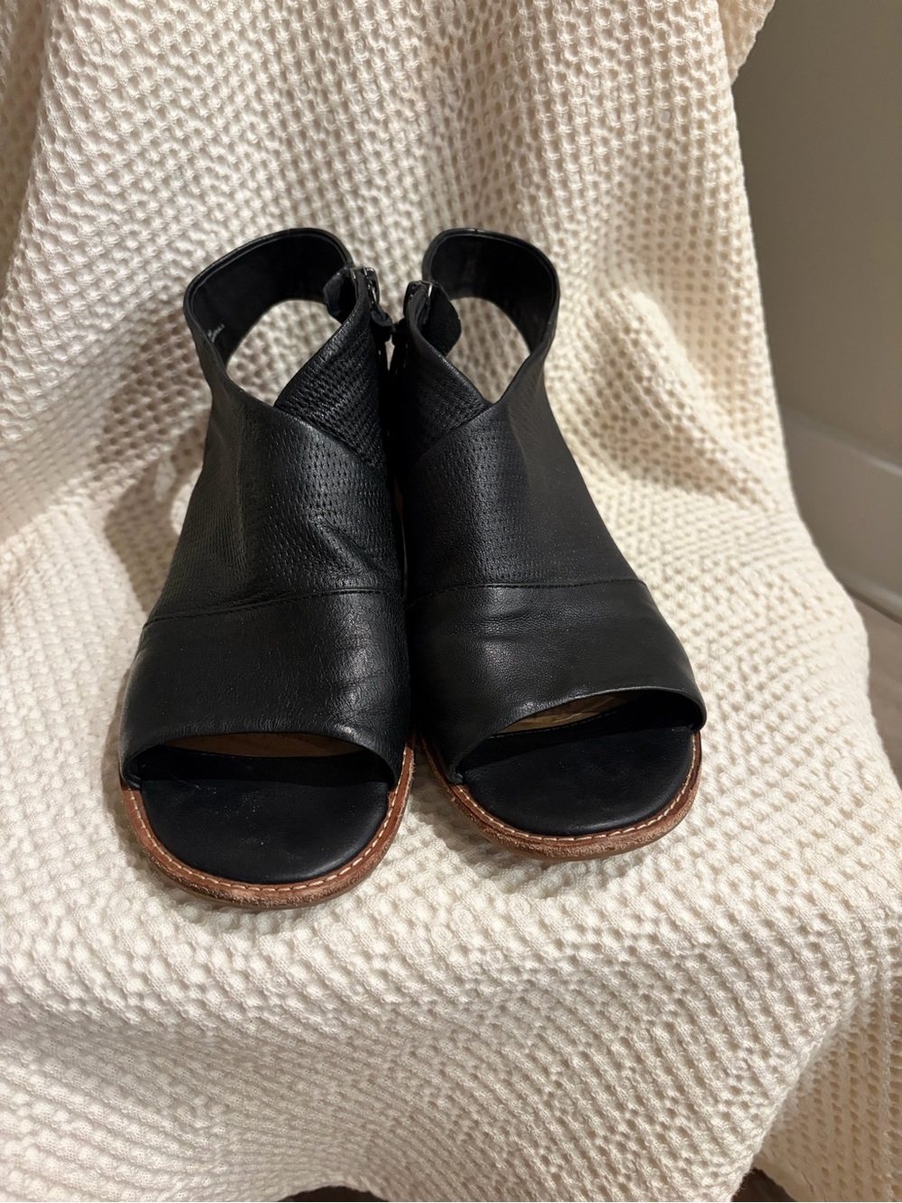 Sofft Open-Toe Leather Sandals
